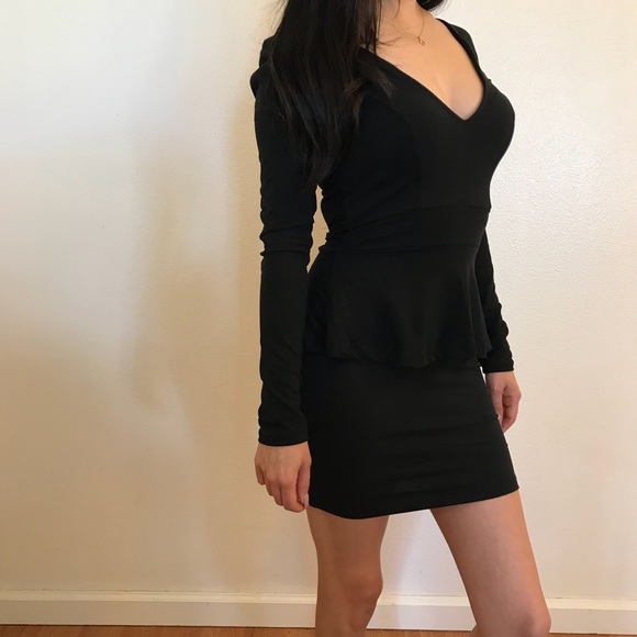 🆕 Black Deep V Peplum Mini Dress - Picture 5 of 7